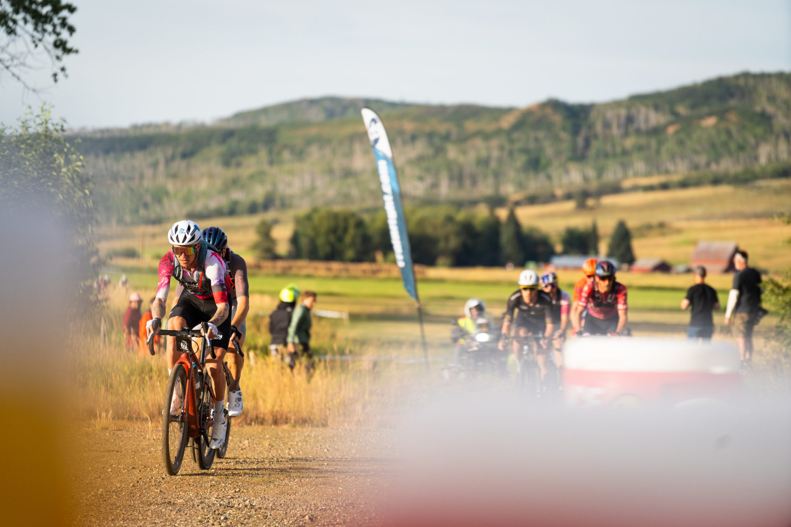 Swenson and Vakoč leading the SBT GRVL race